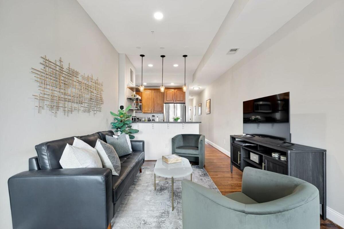Luxury 4-br With Free Parking In Heart Of Dc - Steps To Metro Apartment