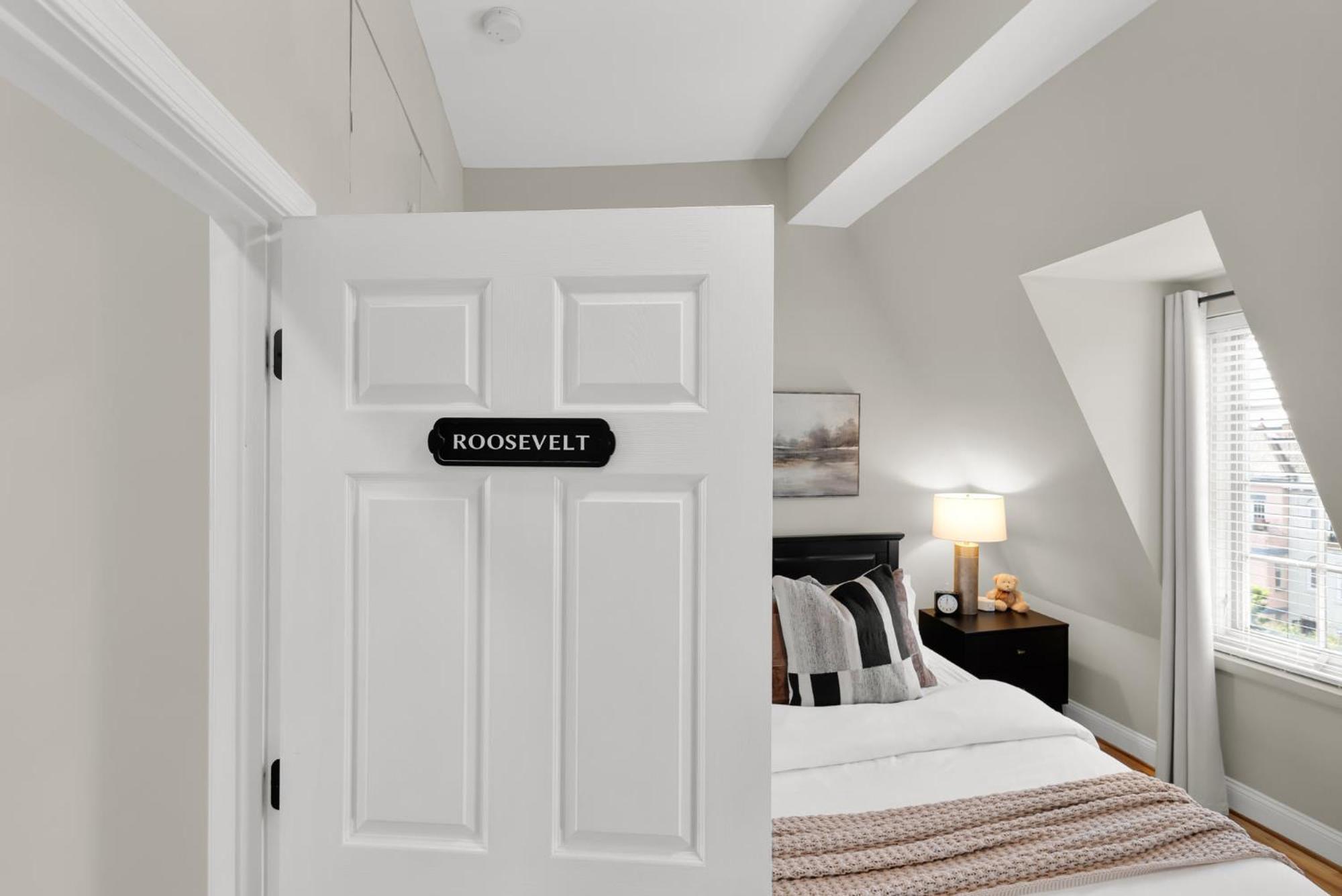 Luxury 4-br With Free Parking In Heart Of Dc - Steps To Metro * Washington